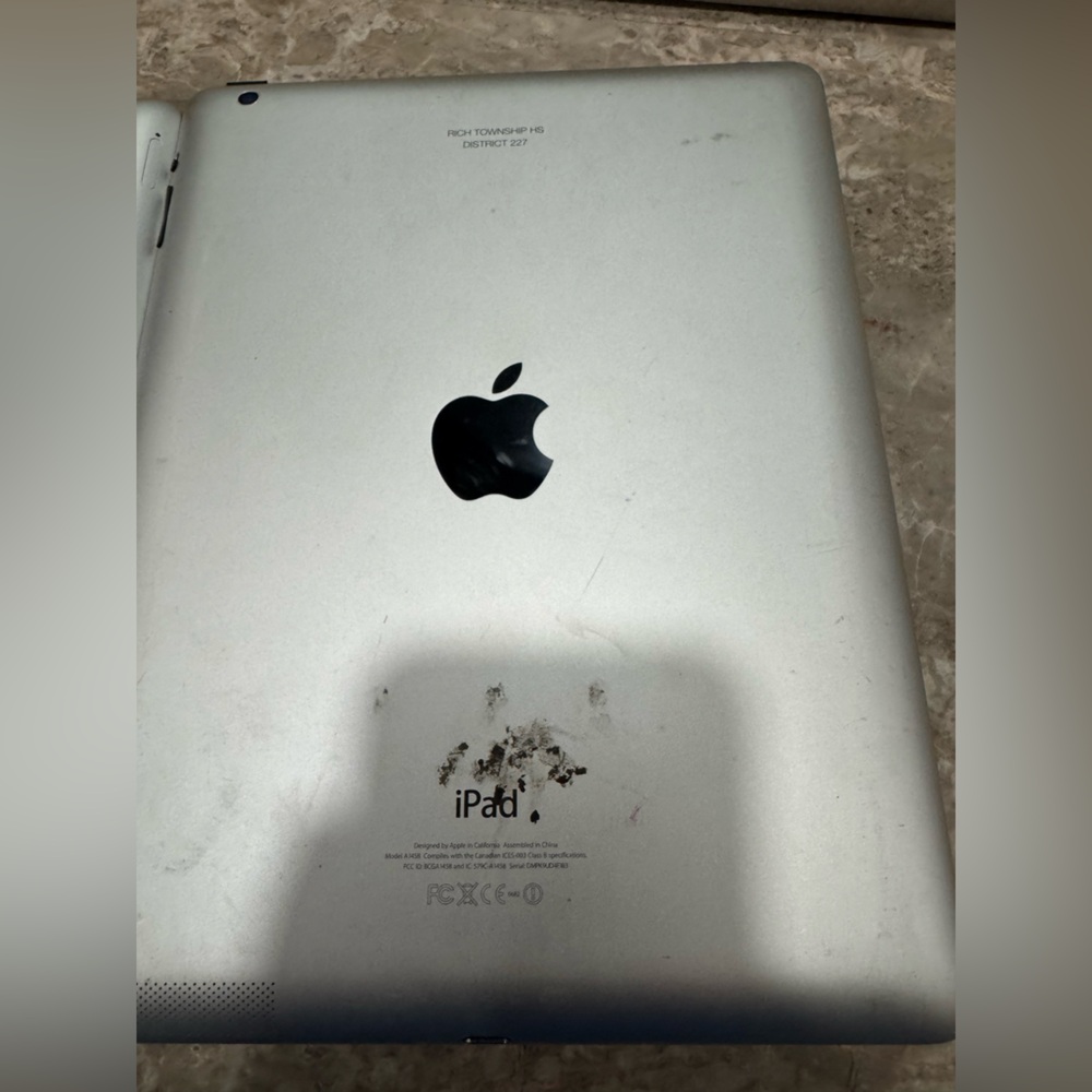 Apple IPhones, IPads, MacBooks, and other devices. PARTS ONLY! - Picture 10 of 10